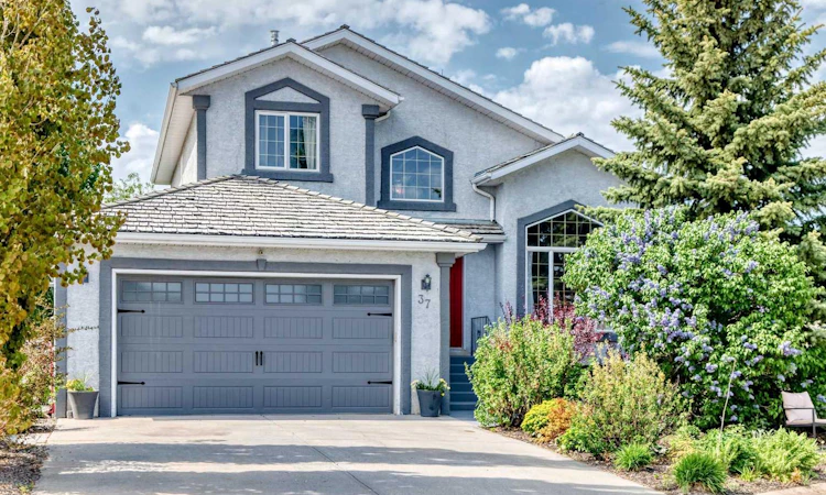 37 Lakeside Greens Close