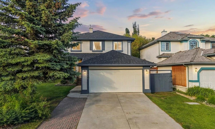 249 Mt Douglas Circle SE