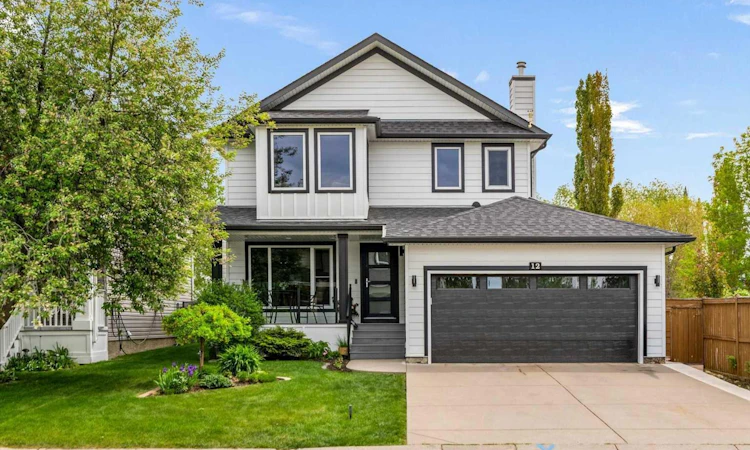 12 Chaparral Crescent SE