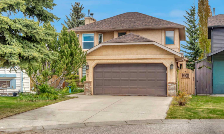 37 Shawbrooke Bay SW