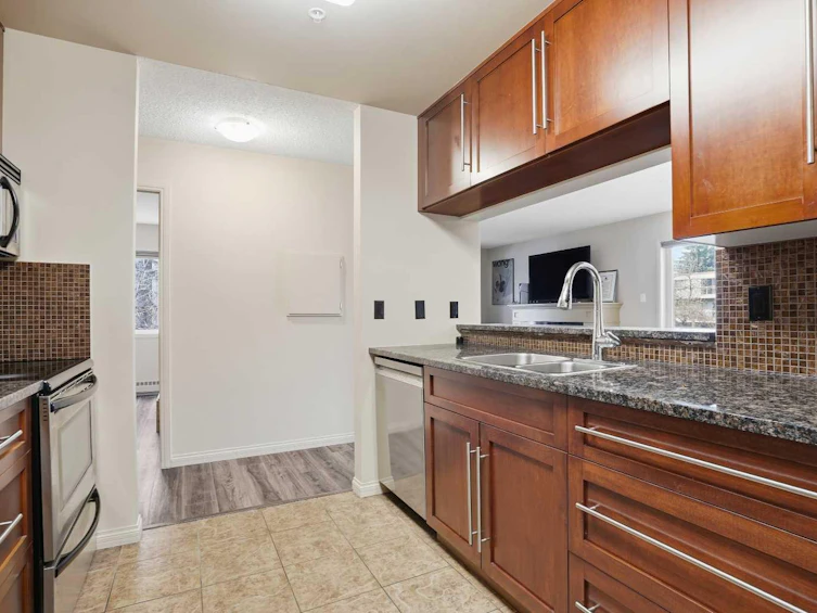 212-790 Kingsmere Crescent SW, Calgary, AB, T2V 2G9 - 13