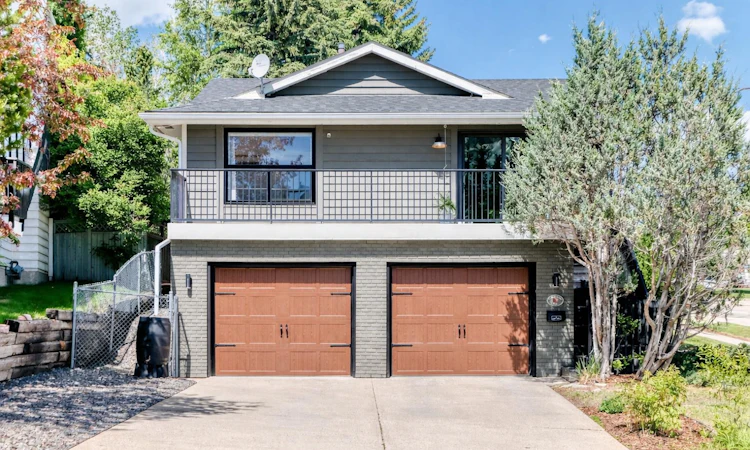 96 Coach Gate Way SW
