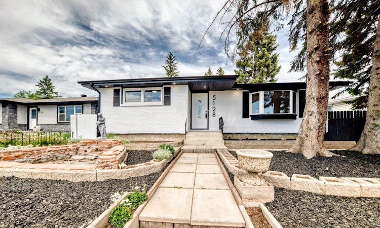 5128 Maryvale Drive NE