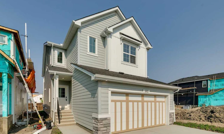 532 Buffaloberry Manor SE