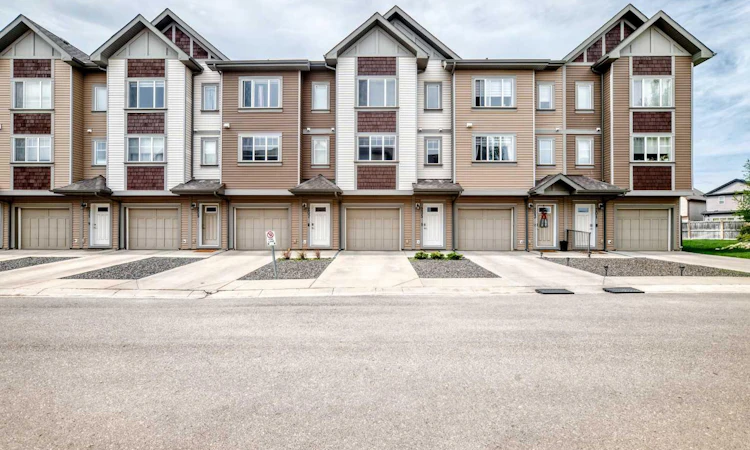 205 Copperpond Row SE