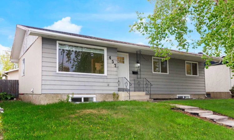 452 Queen Alexandra Way SE