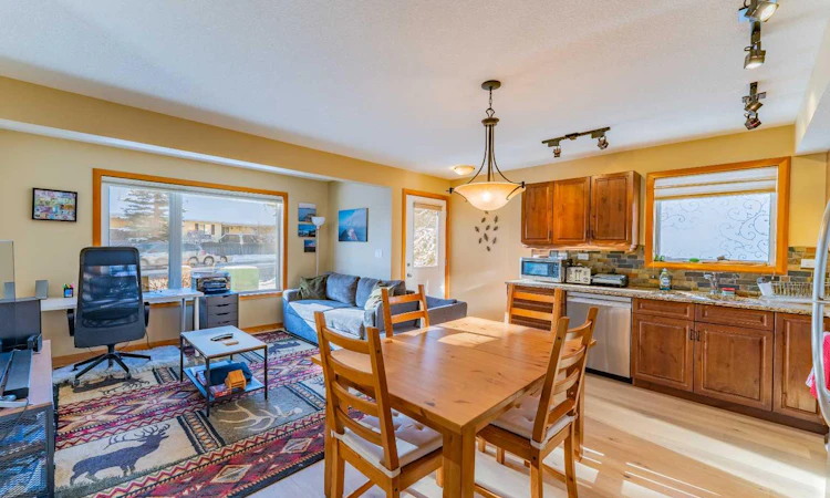 24-100 Rundle Drive