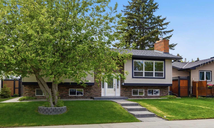 351 Queen Charlotte Road SE