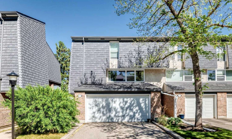 400 Brae Glen Crescent SW