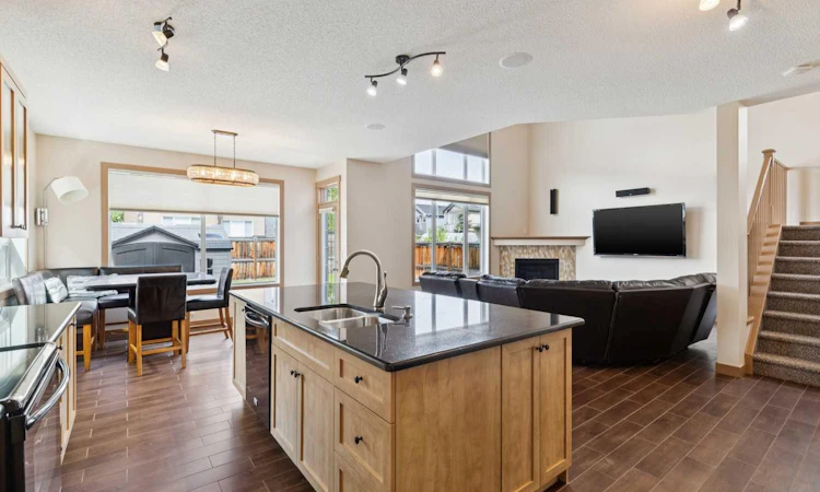 47 Silverado Skies Manor SW