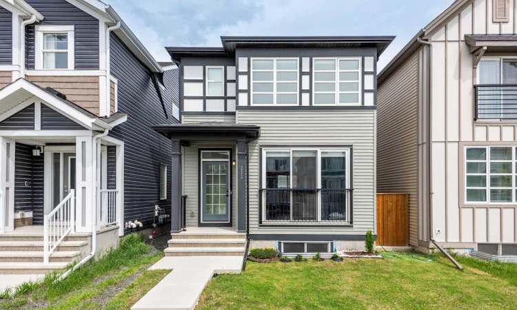 232 Walgrove Way SE