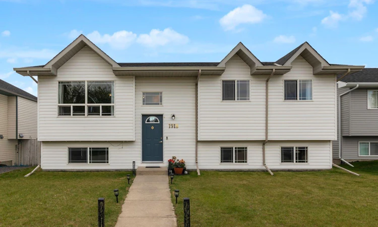 1918 Strathcona Terrace