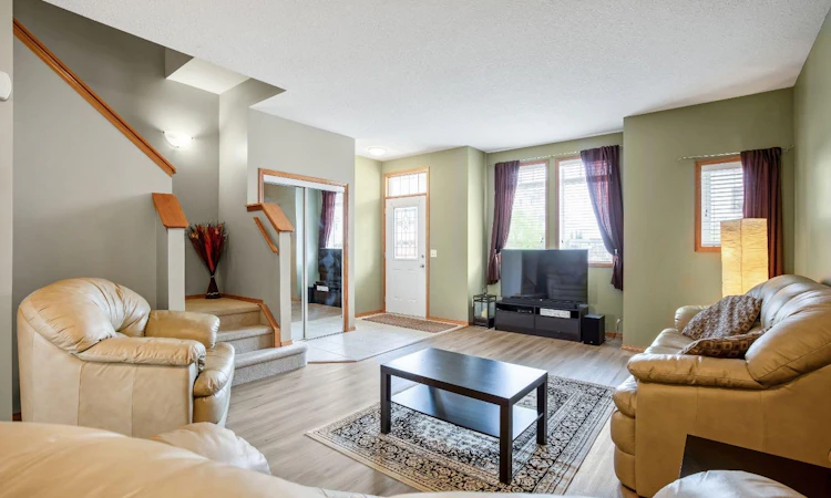 209 Strathcona Circle