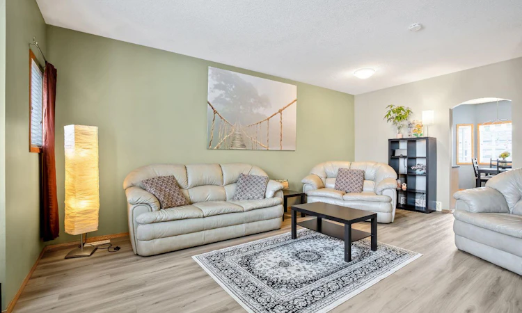 209 Strathcona Circle