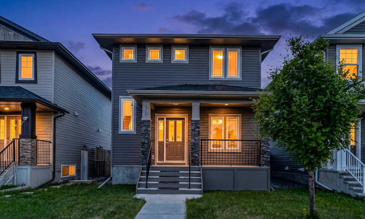 858 Evanston Drive NW