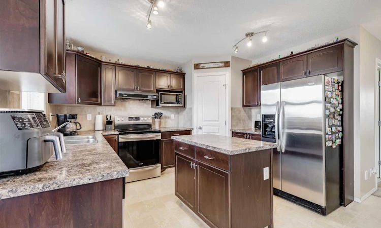 31 Taralake Gardens NE