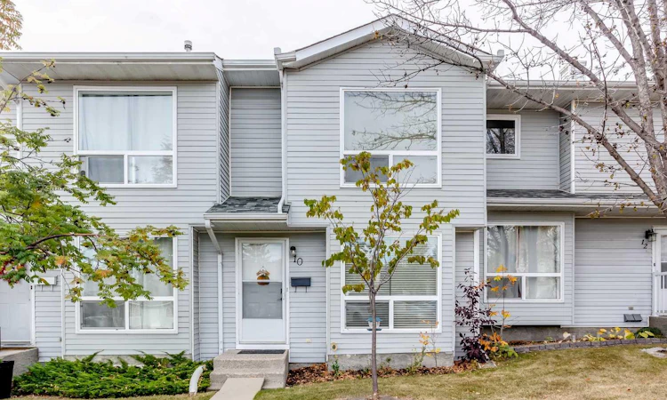 10 Deerfield Green SE