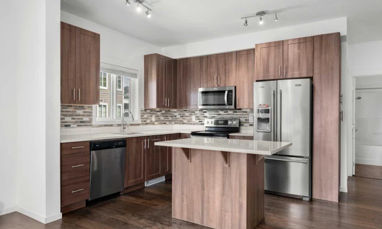 2320-215 Legacy Boulevard SE