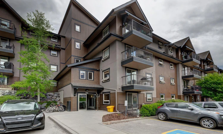 202-186 Kananaskis Way
