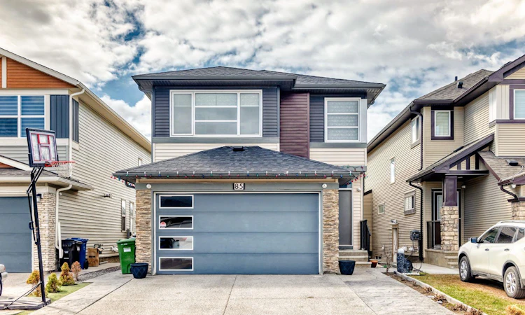 85 Savanna Close NE