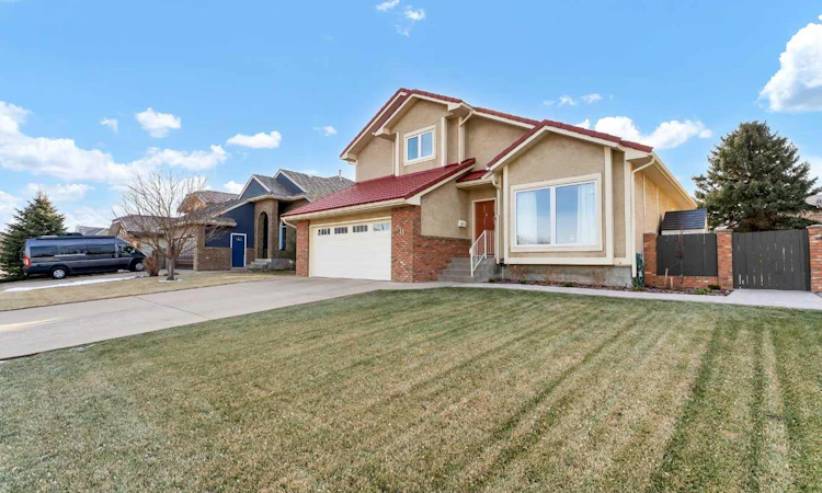 11 Taylor Crescent SE