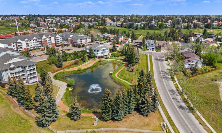 1108-1108 Hawksbrow Point NW