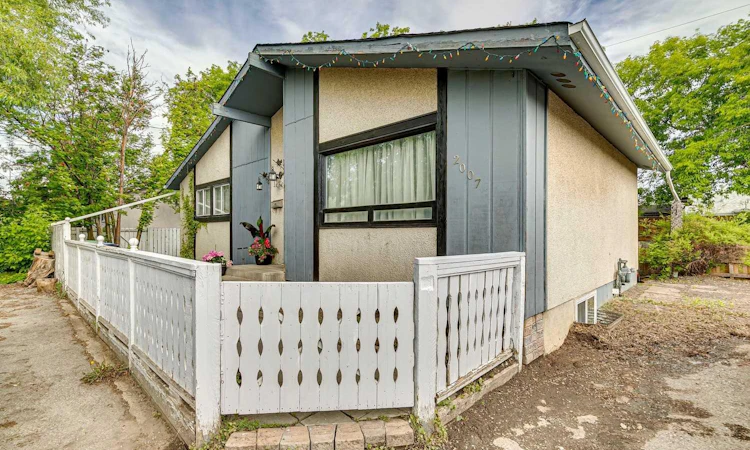 2007 Olympia Drive SE