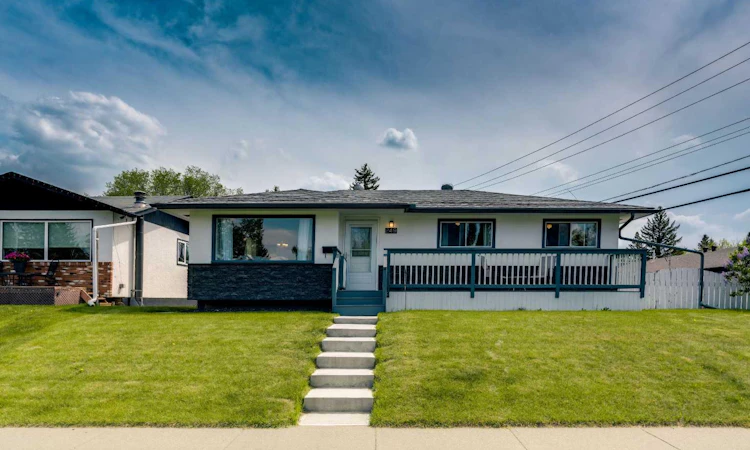 249 Acadia Drive SE