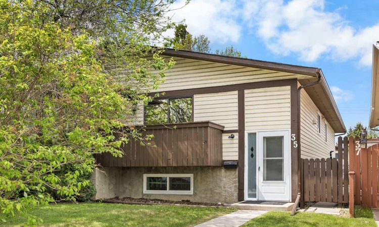 35 Bermuda Drive NW