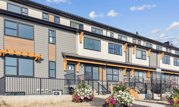 806-135 Mahogany Parade SE