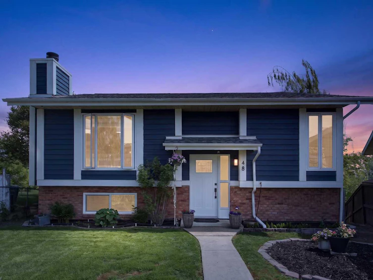 48 Shawcliffe Place, Calgary, AB, T2Y 1H5