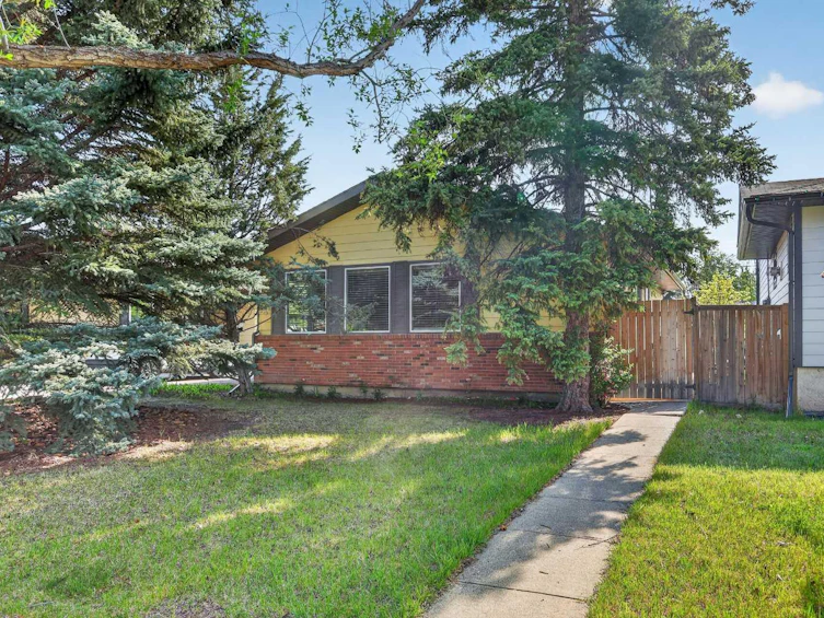 10540 Oakfield Drive SW, Calgary, AB, T2W 2A9