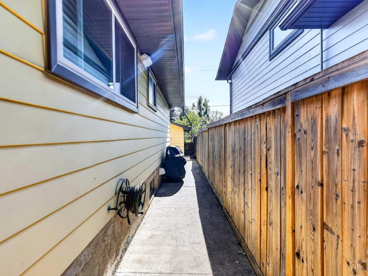 10540 Oakfield Drive SW, Calgary, AB, T2W 2A9 - 47
