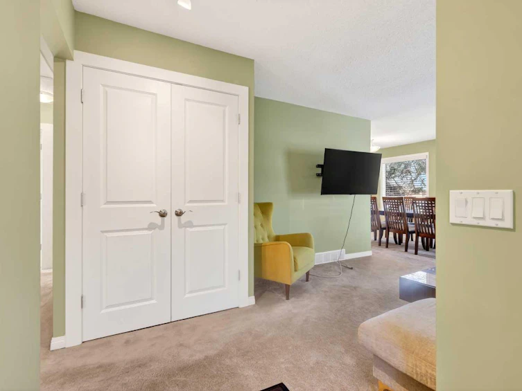 10540 Oakfield Drive SW, Calgary, AB, T2W 2A9 - 6