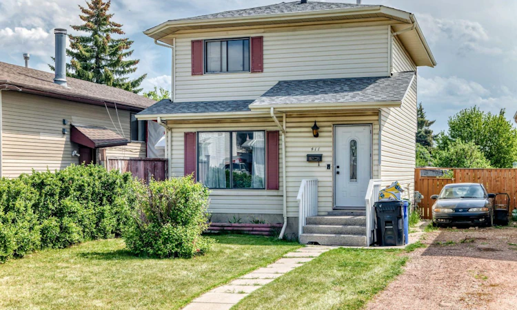 411 Abadan Place NE