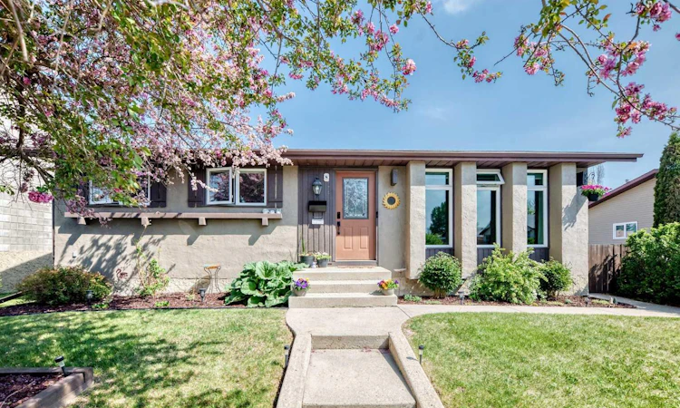 8 Haliburton Crescent