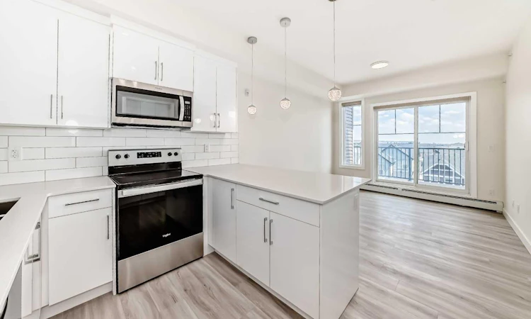 2406-15 Skyview Point Crescent