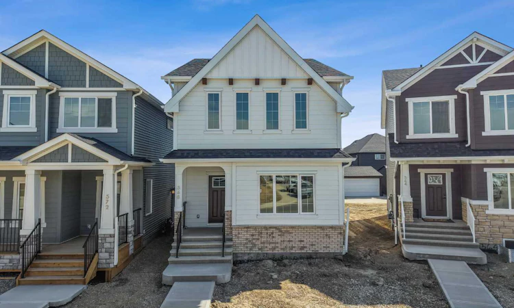 568 Buffaloberry Manor SE