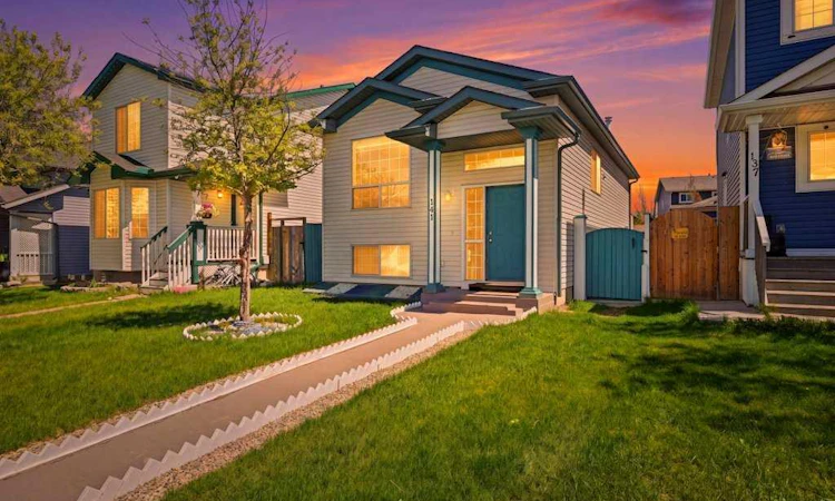 141 Martin Crossing Crescent NE