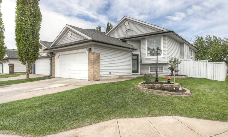 81 Coventry Circle NE