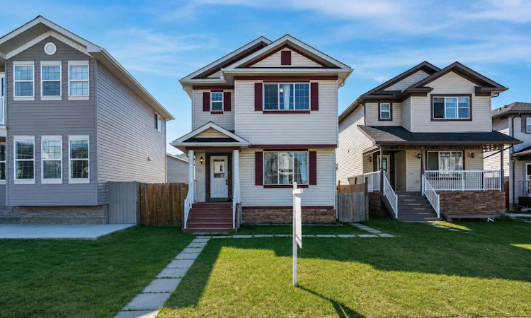 23 Taralake Road NE