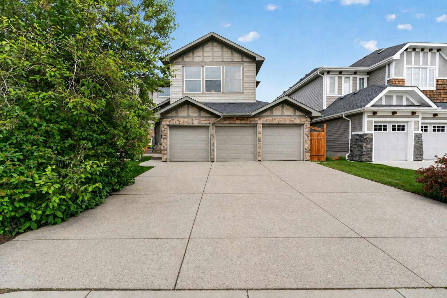 76 Rainbow Falls Boulevard, Chestermere, AB, T1X 0S6