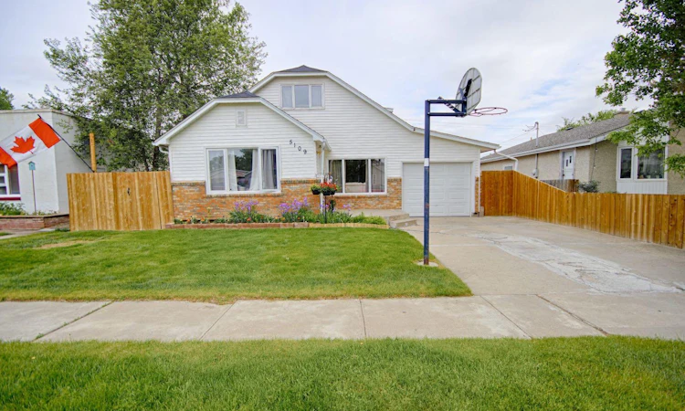 5109 44 Ave