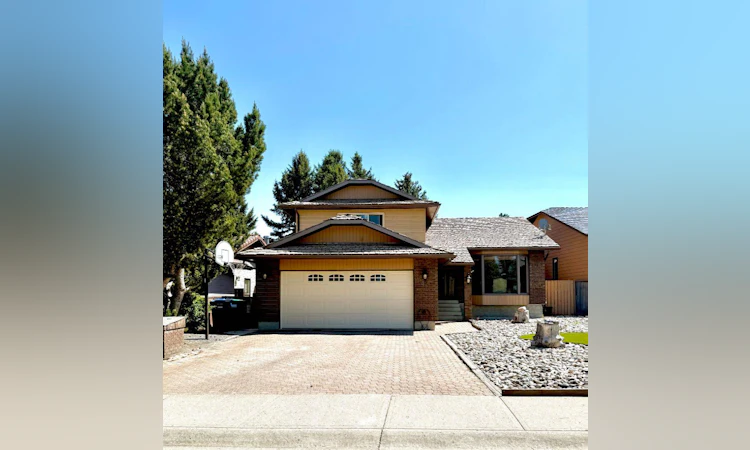 42 Ridgewood Boulevard W