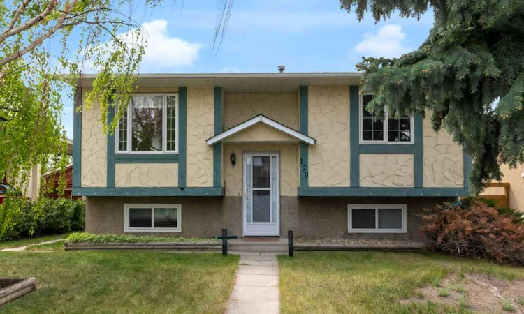 120 Alpine Crescent SE