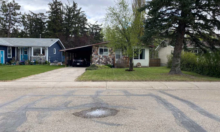 5709 53 Street Close