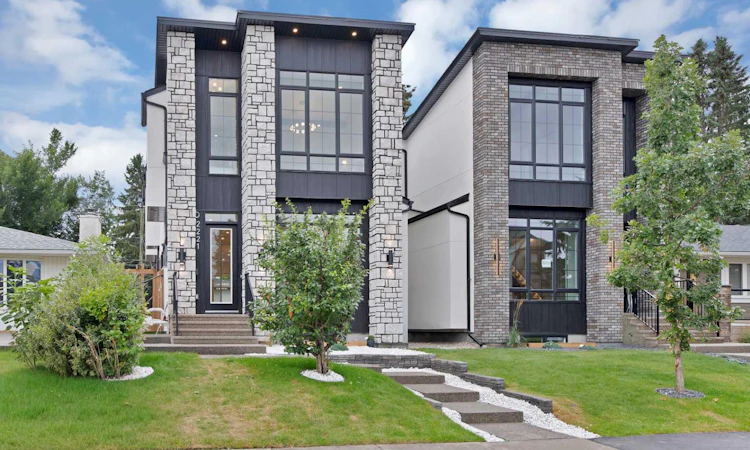 2221 Halifax Crescent NW