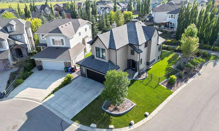 41 Drake Landing Crescent