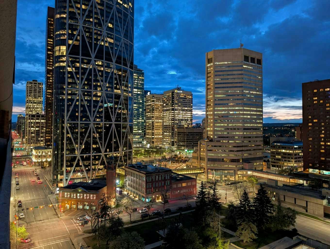906-221 6 Avenue SE, Calgary, AB, T2G 4Z9