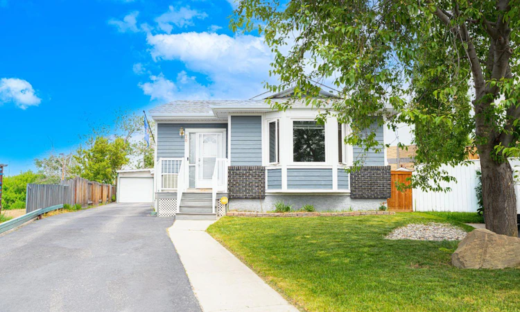 70 Elizabeth Way SE